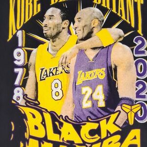 Kobe Bryant Lakers T-Shirt in size M is a stylish and iconic piece of men's clot